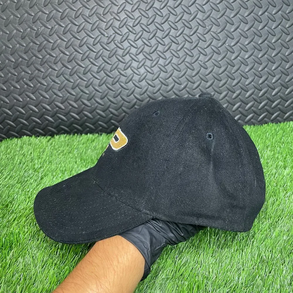 Vintage Purdue University Boilermakers Black Hat Baseball Football, Basketball‎